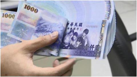 「快刷存摺」一早先4萬入帳！勞保局發錢了這日期前還有17筆給付