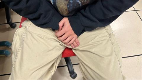 高雄18歲男百貨電梯「露GG」！偷頂女顧客屁股還錄影…遭抓包下場曝光