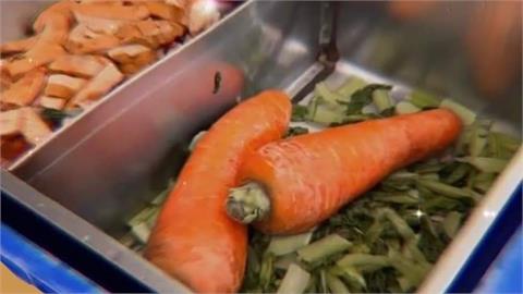 累到沒煮？學校午餐驚見「完整未切紅蘿蔔」網全傻眼：真原型食物
