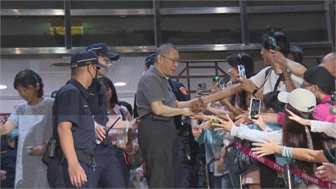 快新聞／陳佩琪、黃國昌陪同離開北院　柯文哲搭車直奔住處