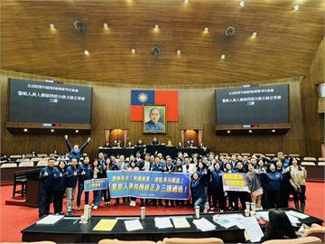 快新聞／調高警消海巡退休所得替代三讀　民進黨團：擬暫緩咨請總統公布