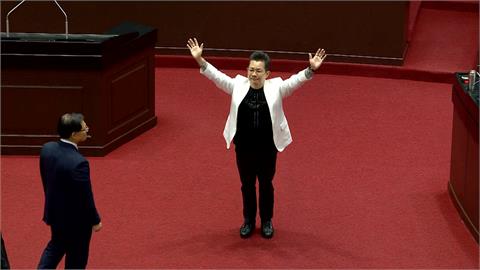 吳春城「壯世代爭議」辭立委　郭國文酸：繼續接標案？