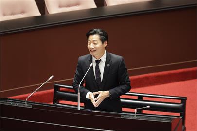 林昶佐證實Doris罹腦部罕病！哽咽「中斷錄影」曝放棄連任內幕