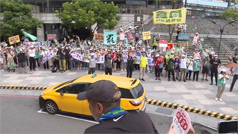 護國大遶境車掃基隆、汐止　民眾ＣＯＳＰＬＡＹ傅崐萁反諷