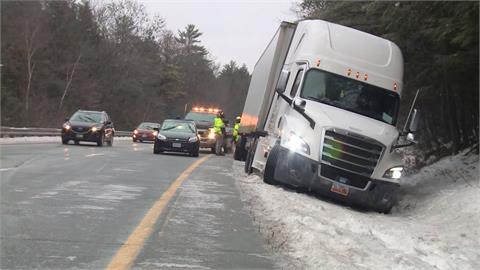 新罕布夏州下凍雨路面結冰　單日百起追撞事故