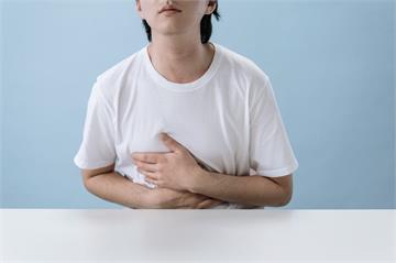 日男星狂拉血7次誤信AI是痔瘡   這些要命「憩室出血」警訊不能拖！