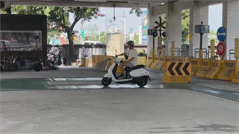 考機車駕照像演唱會搶票？　屏東考生搶破頭