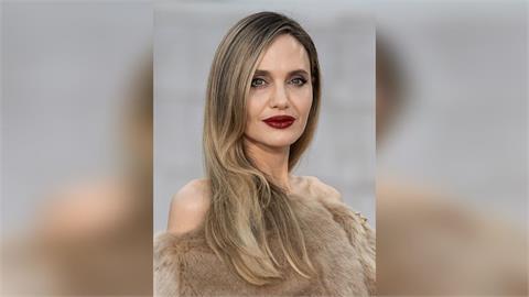 裘莉訪烏親歷無人機威脅  發文籲各國援助民眾