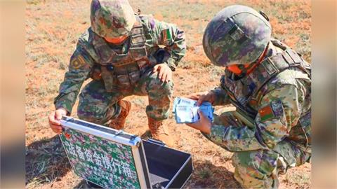解放軍演練戰備資金箱驚見大量新台幣  軍事專家:謀劃登陸後
