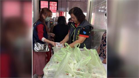 獨家／「香腸配三樣菜」寒酸？　新北愛心便當遭嫌棄爆口角