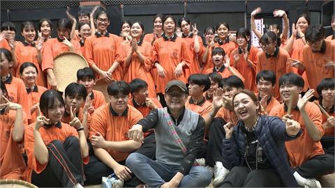 原民舞蹈老師攜手原民議員　進校園與學子嗨跳原民舞蹈