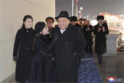 北朝鮮建軍75週年閱兵典禮 金正恩愛女金主愛一同出席