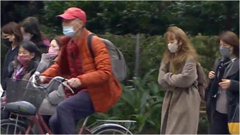 寒流來襲不想碰水「洗大衣要堆哪」？網曝家中「1囤放處」超實用