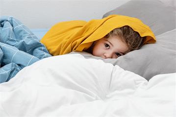 過年熱鬧氛圍孩子吵著不睡覺？「5步驟」幫孩子一夜好眠，醫建議家長還要做「3件事」！