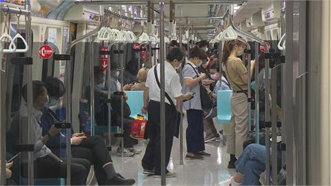 北捷連2天乘客摔倒！官方稱「非優化列車」網怒點名蔣萬安：拜託自己搭一次