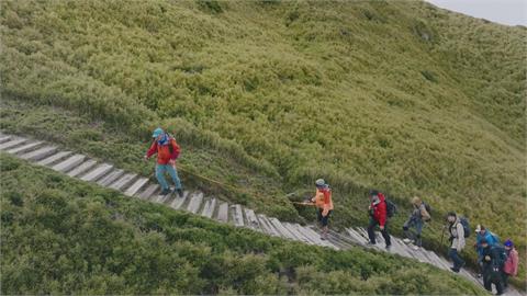 創紀錄！腦麻兒小比「登玉山」　紀錄片上映感動人心