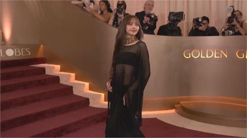 KPOP第一人！ Lisa登金球獎頒獎 「黑色透視裝」辣翻全場