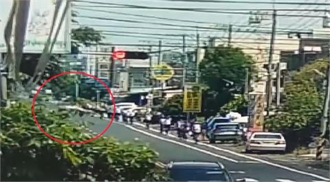 康橋學生單車環島車禍7生傷　逆向駕駛：當時在撿東西