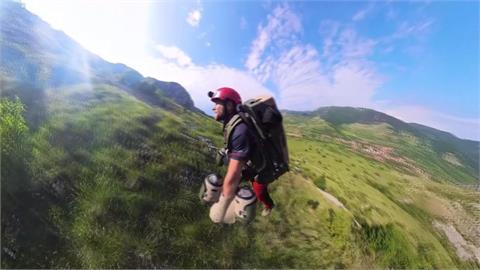 鋼鐵人？英國業者研發「噴射服」　合作羅馬尼亞進行山區模擬搜救