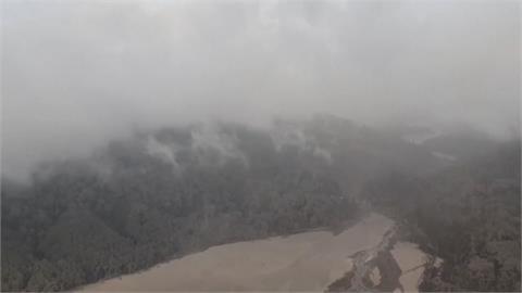 東爪哇省火山噴發　噴煙直竄1萬2000公尺高天際