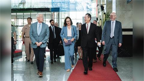 快新聞／美參院軍委會主席首訪台　顧立雄接待強化台美防衛合作