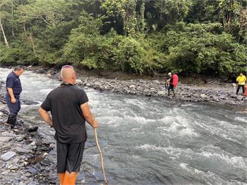 快新聞／南投武界溪水暴漲6名山友受困　警方救援過程中1人踩空...
