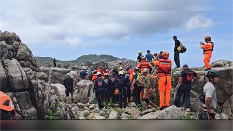 快新聞/貢寮龍洞攀岩場意外!新加坡25歲男子墜落7公尺 人力搬運送往醫院