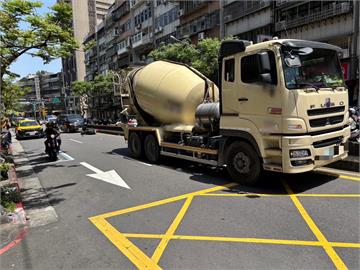 快新聞／台北文山區死亡車禍！水泥預拌車與機車碰撞　女騎士遭輾壓身亡