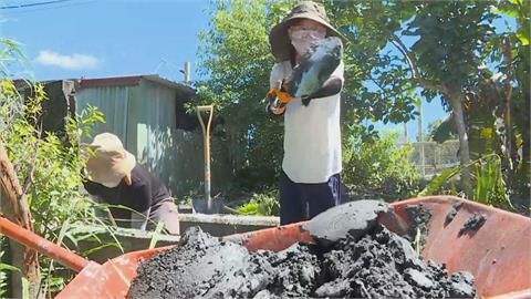 獨家／人美心更美！啦啦隊女神李雅英現身花蓮　化身鏟子超人助清淤