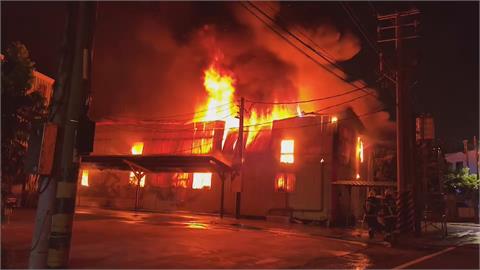 台南、高雄工廠深夜火警　廠房全面燃燒　幸兩起皆無人傷亡