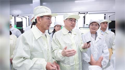 陳素月陪同卓榮泰院長參訪為升電裝 宣示引進更多無人載具研發資源