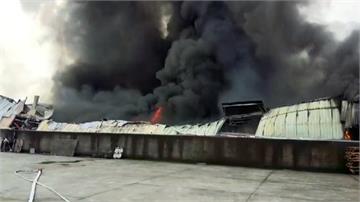 屏東床墊工廠起火 數百坪廠房全毀