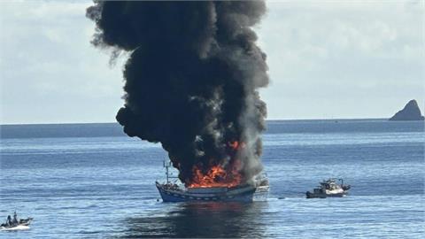 快新聞／基隆外木山驚傳火燒船！　滾滾黑煙直衝天際