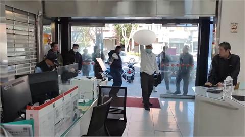 員警荷槍實彈抓搶匪　北投分局防搶宣傳片宛如拍電影