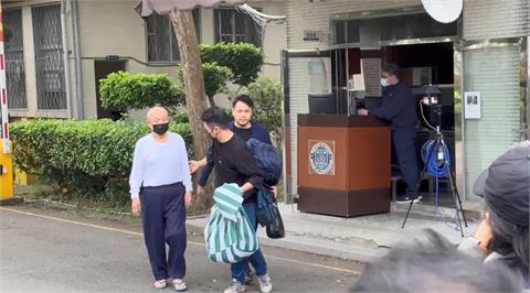 快新聞／瘦了一圈！遭押55天重獲自由　朱亞虎被問「是否行賄柯文哲」反應曝