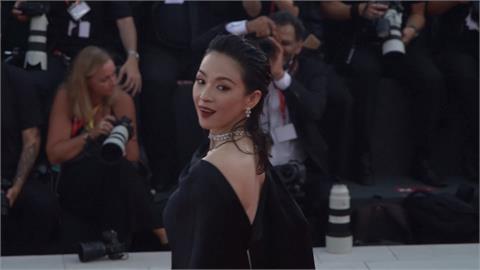 威尼斯影展閉幕　星光熠熠！　妮可基嫚奪影后　上台前母親過世遺憾缺席