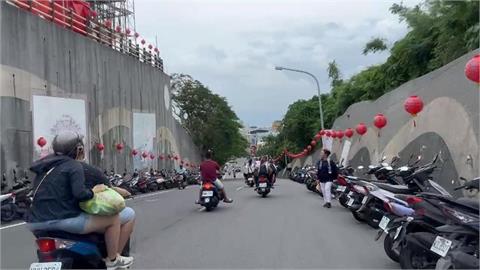 前方騎士「狂噴7千3」他暖送警局…失主領回了！值班警下秒竟因1動作慘遭懲處