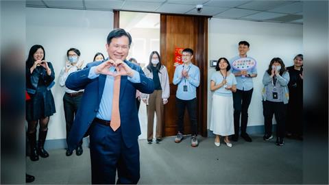 初七開工拚外交！林佳龍喊「龍馬精神」穩邦誼、拓新局