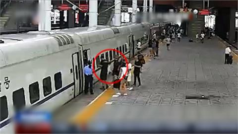 兒童跌落火車月台事故頻傳　中國鐵路局規勸：大人看好自己小孩