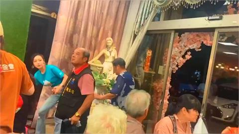 扯! 花蓮藍營參選人鍾玉清 闖餐會發傳單還作勢打人
