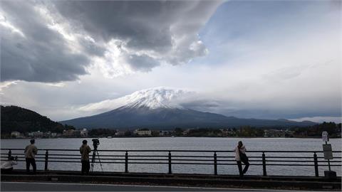 日本富士山迎今年「初冠雪」 家電業者教「節能技巧」