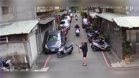 愛子跑路中險被撞！　新北火爆父「持水彈槍」揮舞嗆騎士