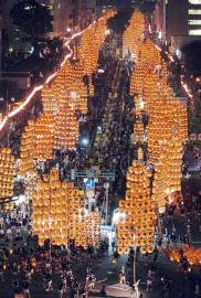 日本夏日祭典接力登場　東京煙火大會、澀谷盆舞節、秋田竿燈祭　人聲鼎沸
