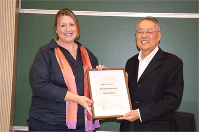 亞洲首獲頒「智壽大使」！　80歲施振榮不認老續拚創新