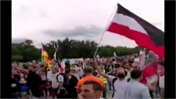 抗議防疫政策 德國極右派硬闖國會警驅離