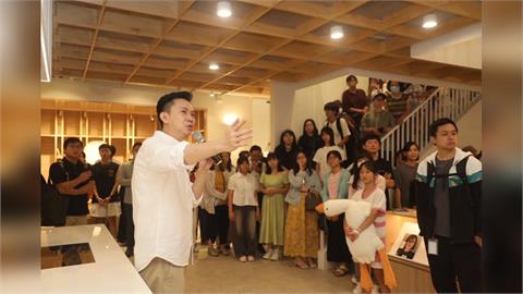 快新聞／竹北圖書館美學升級！新開幕連三日24小時不打烊　鄭朝方半夜現身導覽