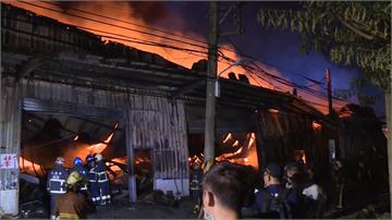 板橋鐵皮工廠大火 出動253名警消灌救