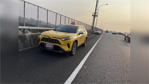 男搭小黃突失控下車「竟跳五楊高架死亡」!事發前「橋上詭異徘迴」超毛畫面曝光