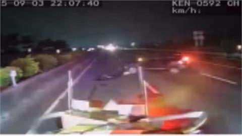緩撞車又被撞! 肇事車毀幸無傷 駕駛認開自駕