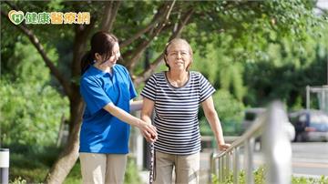 中年婦罕見「漂浮血栓」險全身癱瘓　「三關鍵」成功救命